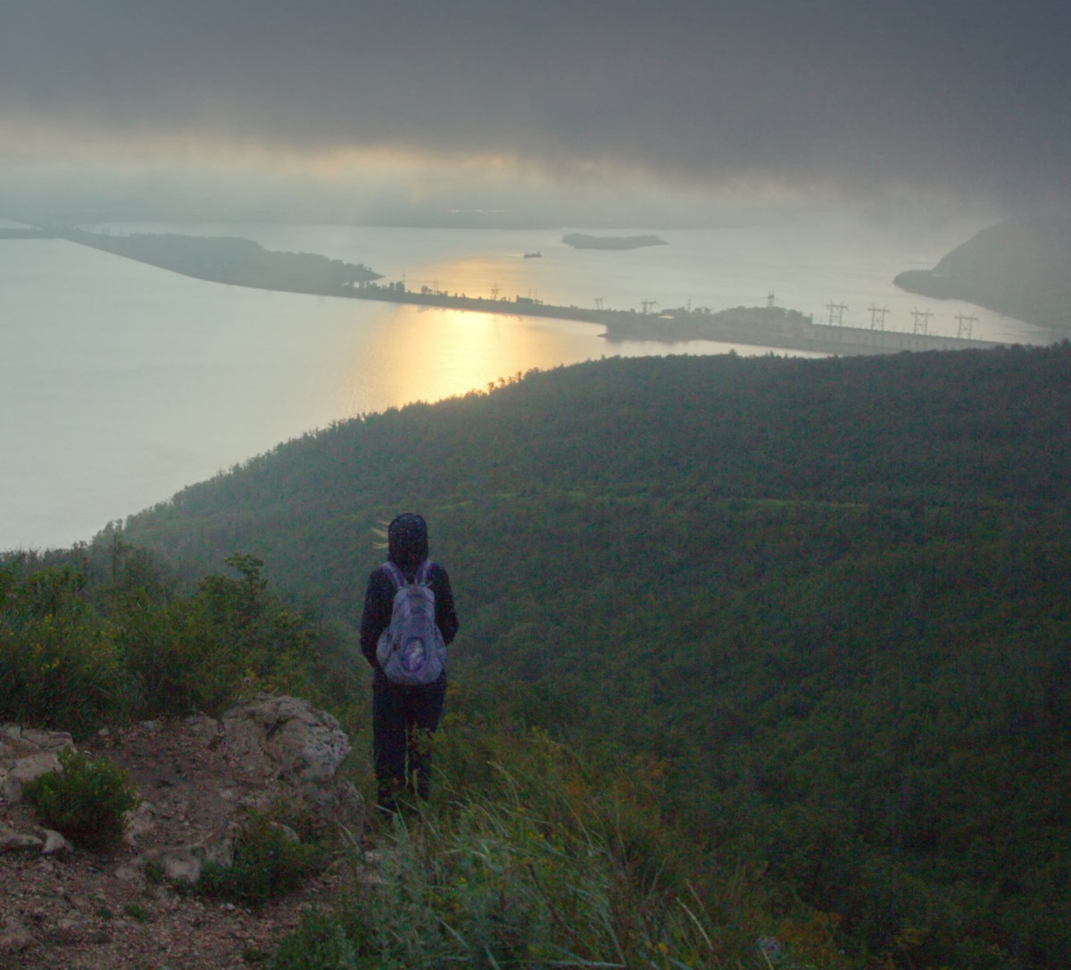 На рассвете за облаками