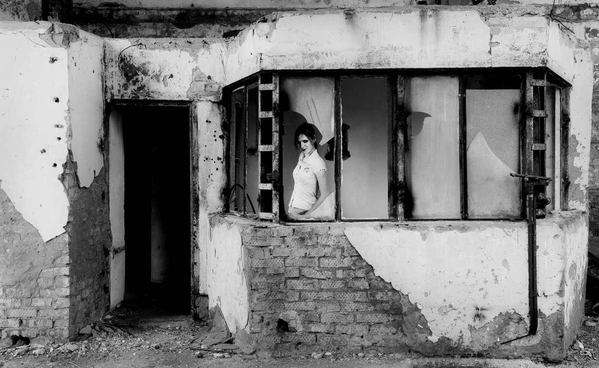 Лена. Спонтанный портрет из серии Элеватор. Самара. 2009.