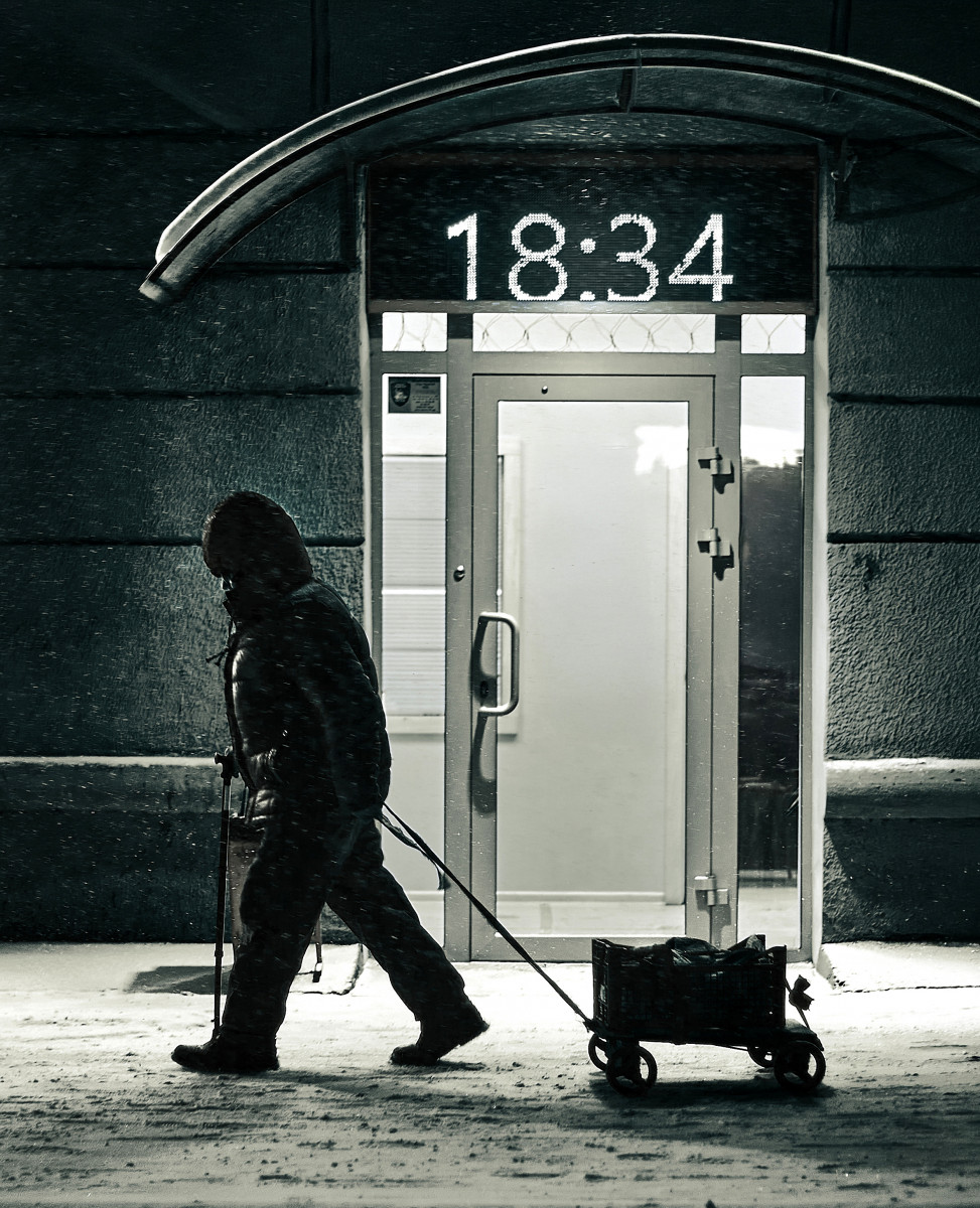 18:34