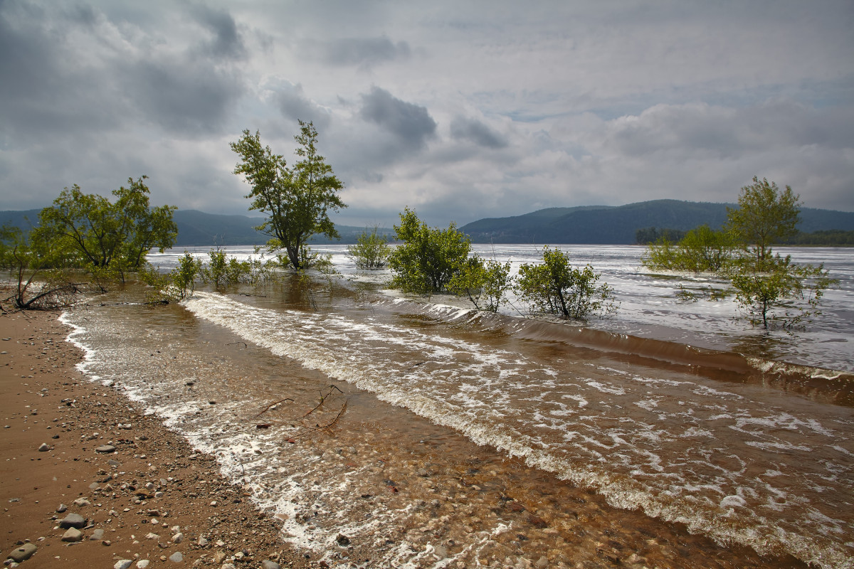 Сброс воды на ГЭС